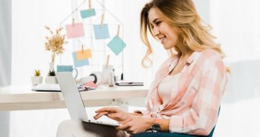 Woman on laptop calculating her target retirement savings rate