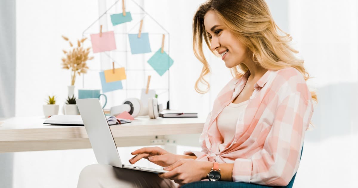 Woman on laptop calculating her target retirement savings rate