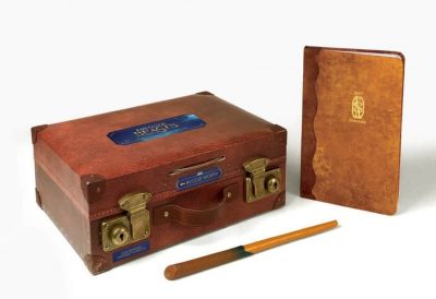 Newt-Scamander-Stationary-Suitcase-1024x702.jpg